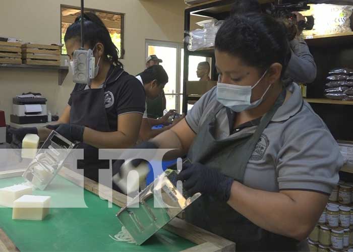 Cooperativa que fabrica cosméticos y alimentos es un negocio con éxito en Rivas