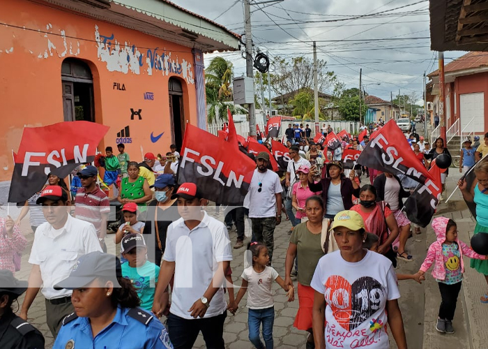Foto: Militancia Sandinista de Río Blanco, Ometepe y Nandaime honra al General Sandino / TN8