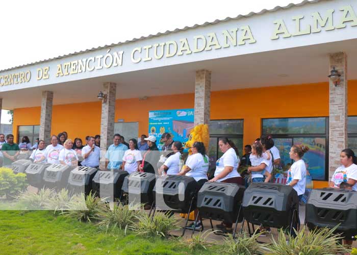 Alcaldesa de Managua entregó sistema ergo composter