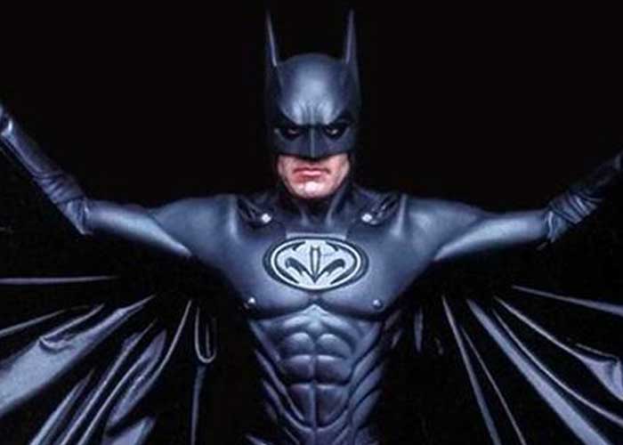 Michael Keaton regresa como Batman 