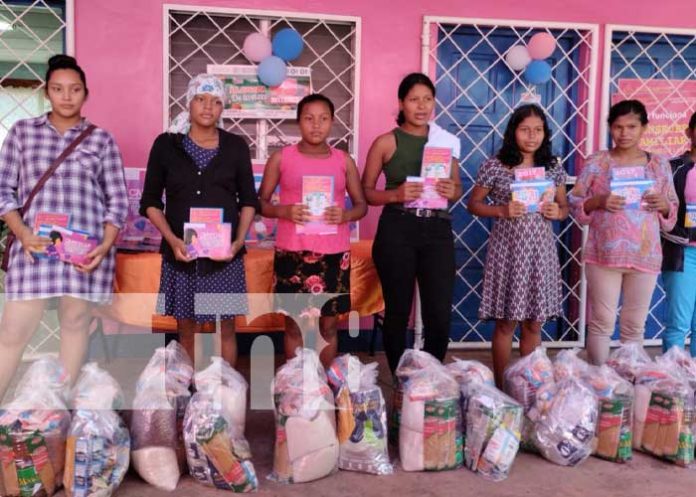 Foto: Ministerio de la Familia apoya a mujeres de partos múltiples en Bilwi / TN8