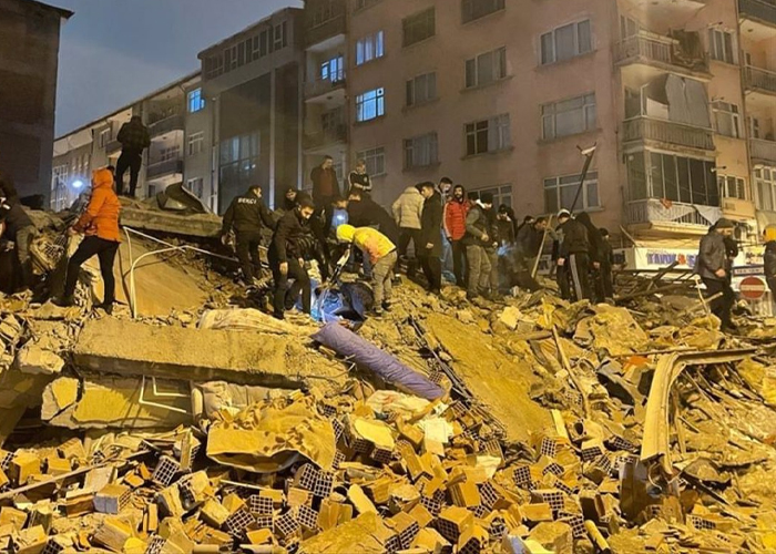 Detienen a alcalde implicado en fallas estructurales en Türkiye