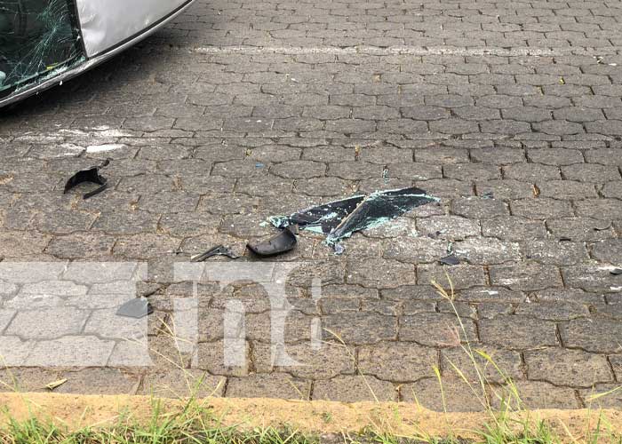 Foto: Accidente de tránsito cerca de la Rotonda El Güegüense, Managua / TN8