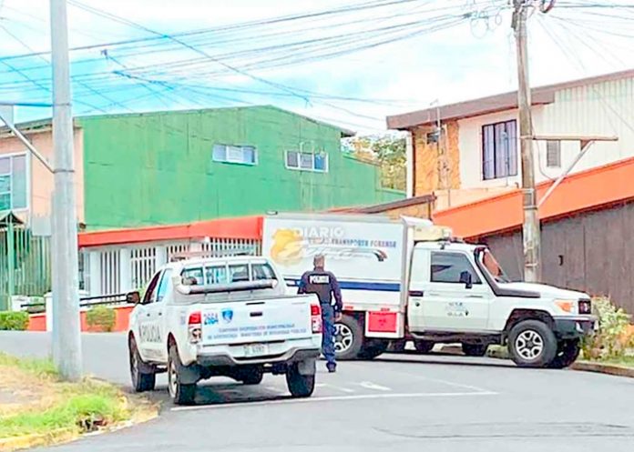 Entre la vida y la muerte dejan a dos nicaragüenses apuñalados en Costa Rica