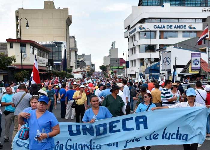 Trabajadores salen a las calles de Costa Rica en defensa de seguro social