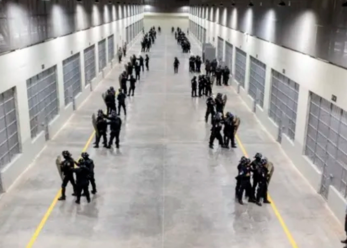 Inauguran una mega cárcel exclusiva para 40 mil pandilleros en El Salvador 