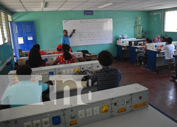 Más de 700 estudiantes inician clases en centro tecnológico de Bluefields
