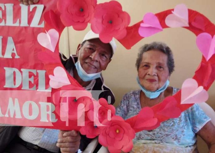 Foto: San Valentín con adultos mayores y Loto Nicaragua / TN8
