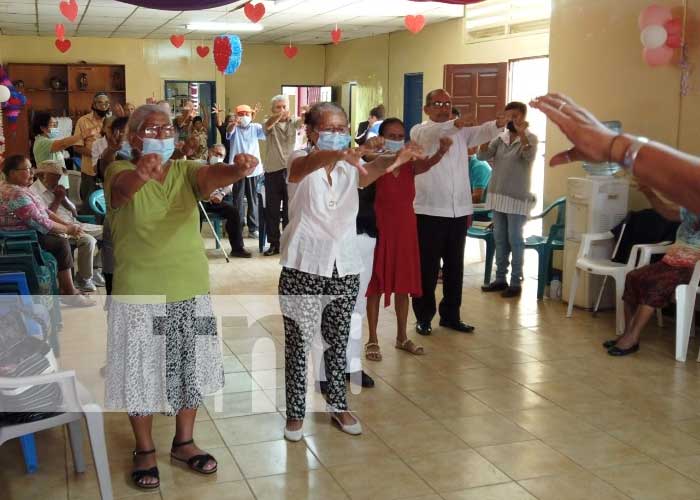 Foto: San Valentín con adultos mayores y Loto Nicaragua / TN8