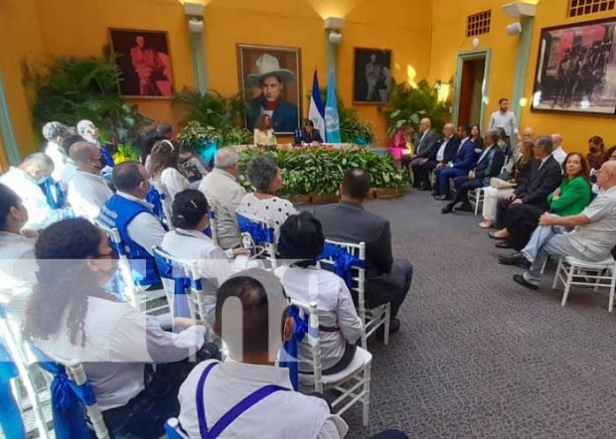 Foto: Orden José de Marcoleta a representante saliente de la OPS/OMS en Nicaragua / TN8