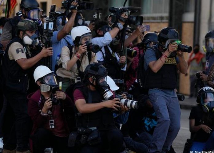 Perú: Registran más de 150 periodistas atacados en protestas