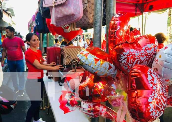 Foto: Comercio se pinta de rojo en el mercado de Granada / TN8