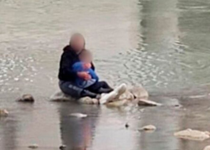 A punto de ahogarse en el Río Bravo rescatan a una madre junto a su hijo