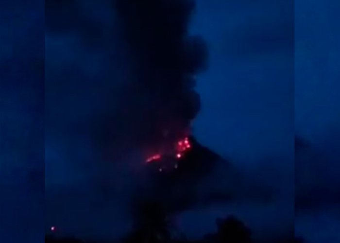 Volcán Monte Karangetang entra en erupción formando 6 ríos de lava ¡Evacúan!