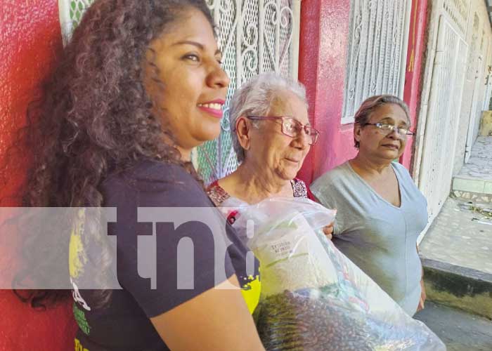 Foto: Entrega de paquetes alimenticios en Managua / TN8