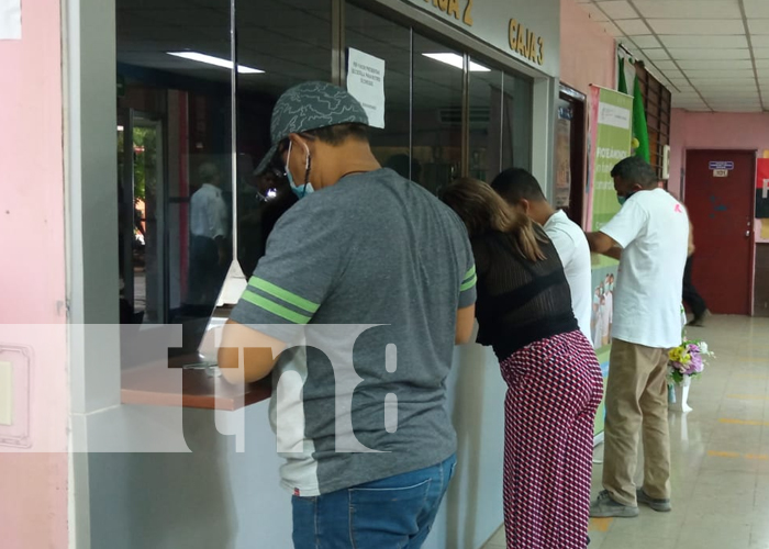 Trabajadores de la salud reciben pago de salario con reajuste del 5%