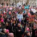 ¡No aguantan más!: Trabajadores de Reino Unido hacen multitudinaria huelga