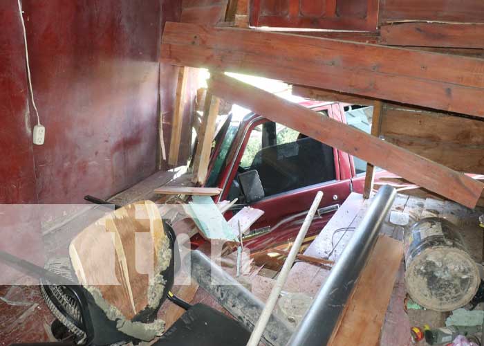 Foto: Camioneta provoca accidente con dos muertos en Rosita / TN8