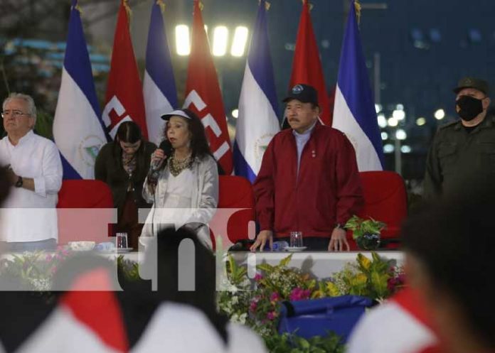Foto: Presidente Daniel Ortega y la Vicepresidenta Rosario Murillo encabezan acto en honor al General Sandino / TN8