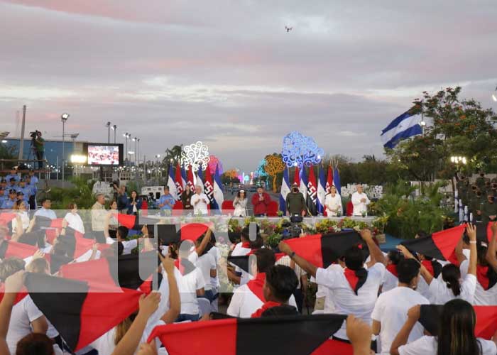 Foto: Presidente Daniel Ortega y la Vicepresidenta Rosario Murillo encabezan acto en honor al General Sandino / TN8