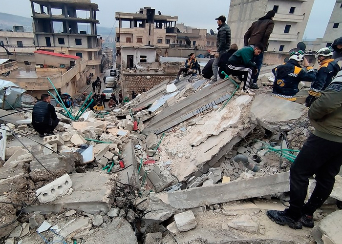 Hallan con vida a niño entre los escombros tras devastador terremoto en Turquía