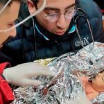 ¡Tras 90 horas sepultados en los escombros! Rescatan a otro bebé en Turquía