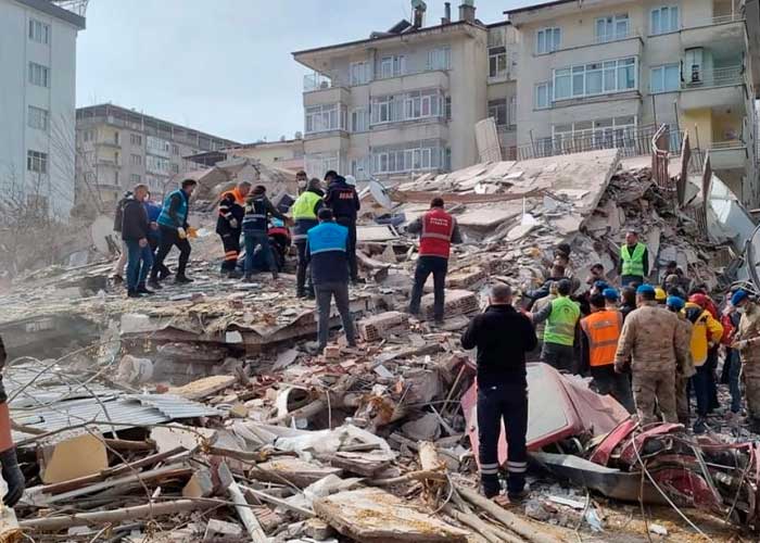 Sigue el horror en Turquía tras un nuevo sismo de 5.2 que dejó un muerto