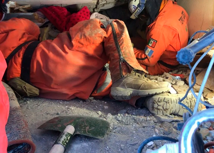¡Ni la muerte los separó! Murieron abrazados entre escombros en Turquía