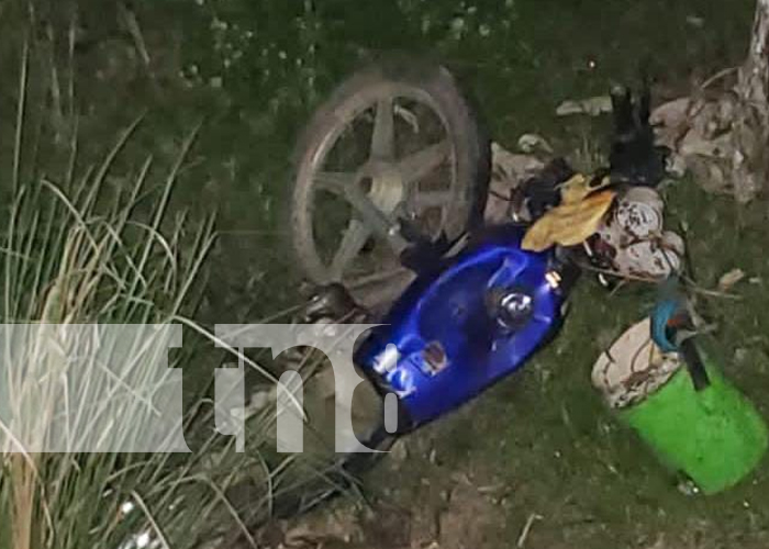 Luces altas ciegan a motociclista y pierde la vida tras descontrolarse en El Rama