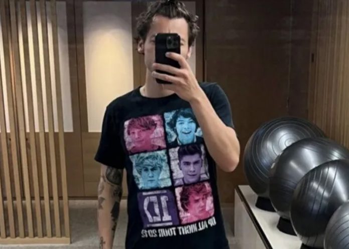 Harry Styles causa polémica al subir foto con camisa de su antigua banda