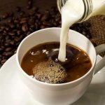 Estudio revela propiedades “curativas” que posee el café con leche