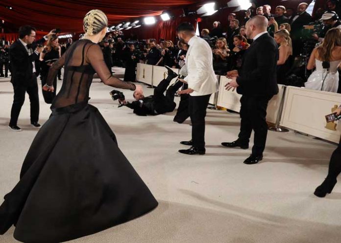 Lady Gaga se viraliza por su gran gesto de humildad con fotógrafo