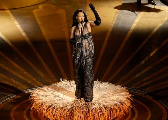 Rihanna interpreta tema en premios Oscar y cautiva a todo el público
