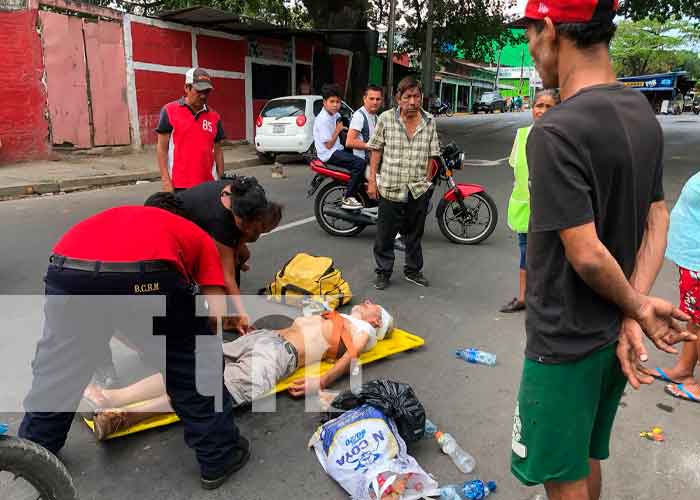 Motociclista atropella a peatón en el barrio Monseñor Lezcano en Managua
