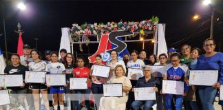 Mujeres deportista de León reciben reconocimiento