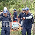 Bomberos Unidos de la Isla de Ometepe, rescatan a anciano