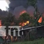 Foto: 20 familias quedaron a la intemperie por voraz incendio en Kukra Hill / TN8