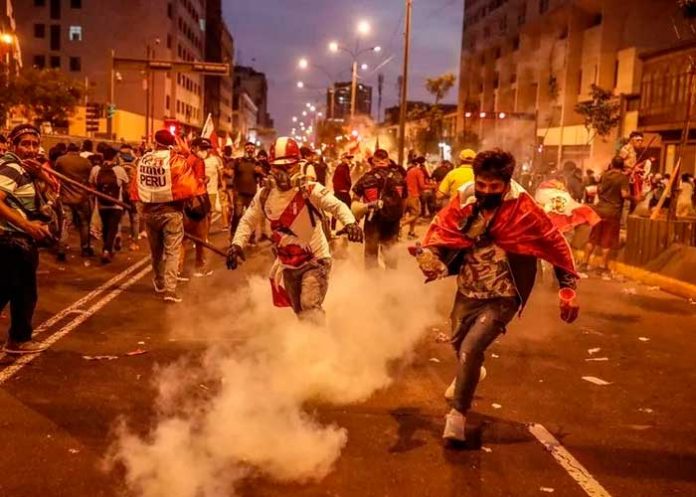 Joven muere tras recibir 36 perdigones en una protesta de Perú