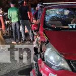 Motociclista delicado tras ser embestido por taxista en Managua