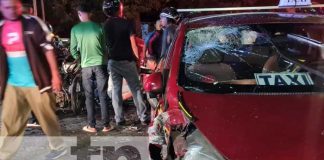 Motociclista delicado tras ser embestido por taxista en Managua