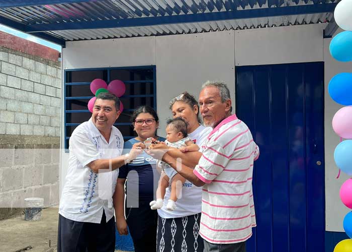 Foto: Familias muy contentas recibieron su vivienda digna en el Distrito Vl de Managua / TN8