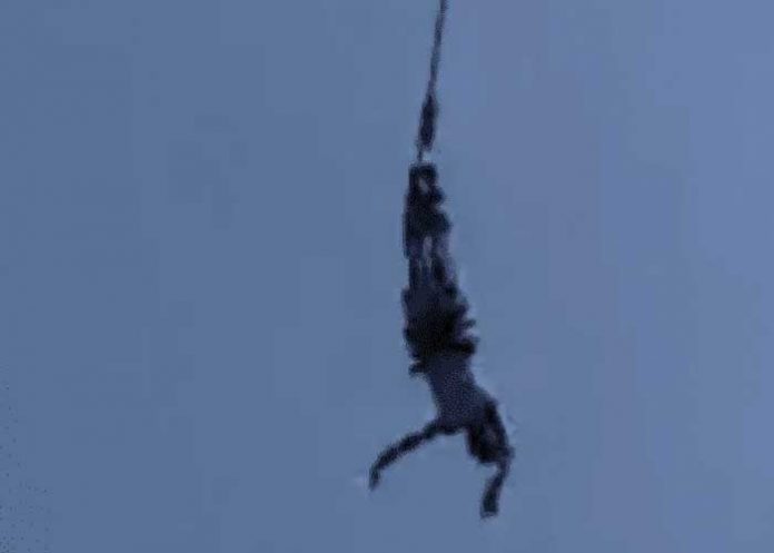 “De milagro”: Turista casi muere al reventarse el bungee del que había saltado