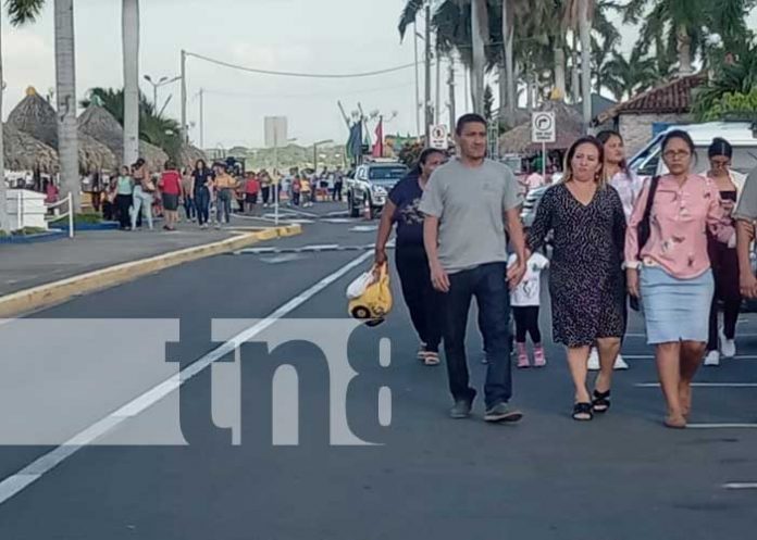 Familias disfrutan de un ambiente sano en el Puerto Salvador Allende, Managua