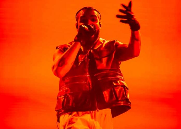 Los fanáticos califican la presentación de Drake como “mediocre” por el corto tiempo de su show en el escenario.