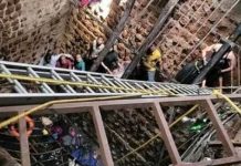 Mueren 13 personas tras colapso del piso de un templo en India