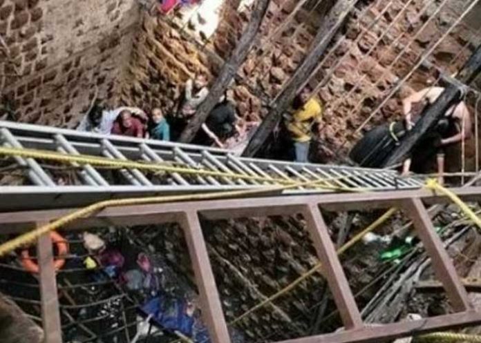 Mueren 13 personas tras colapso del piso de un templo en India