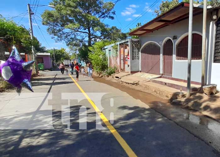 Managua: Familias del Georgino Andrade inauguran 8 cuadras de calles asfaltadas