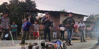 Daños materiales en un accidente entre motos en Jalapa