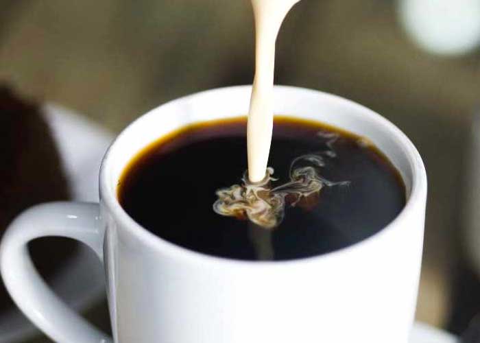 Estudio revela propiedades “curativas” que posee el café con leche