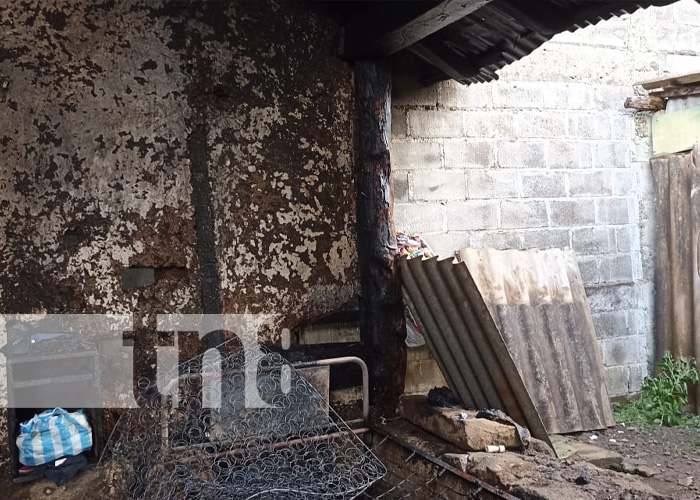 En las 7 esquinas, Masaya se registró un fuerte incendio en una vivienda